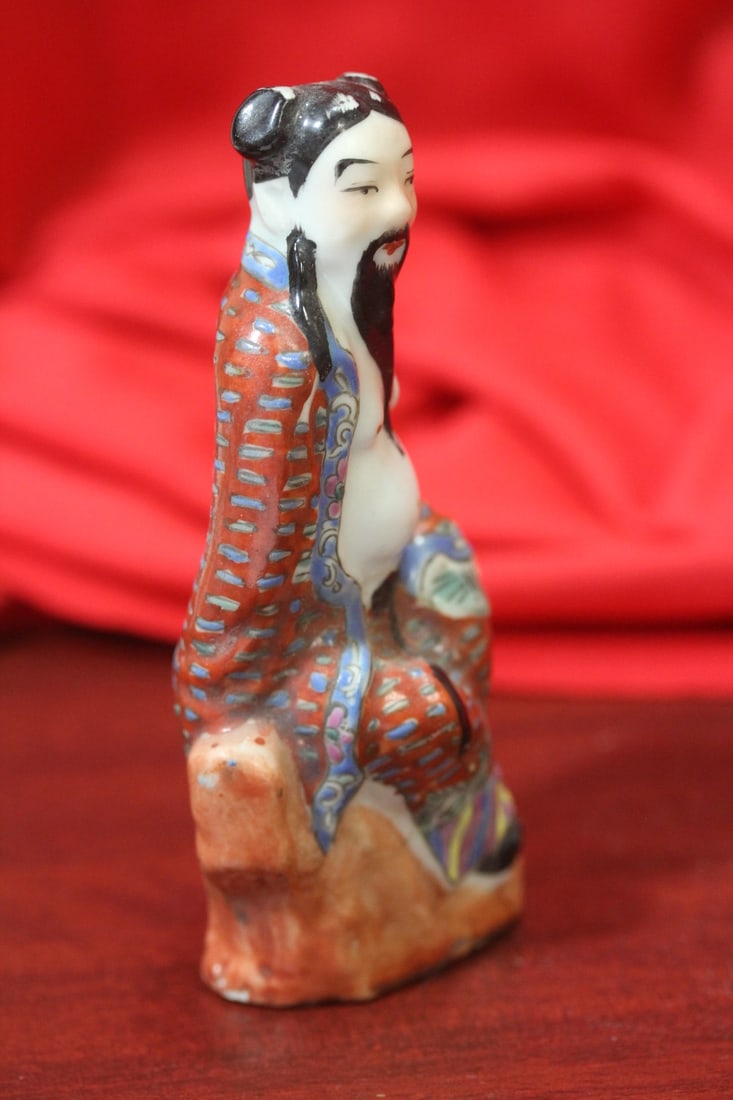 An Antique Chinese Porcelain Figurine - 4