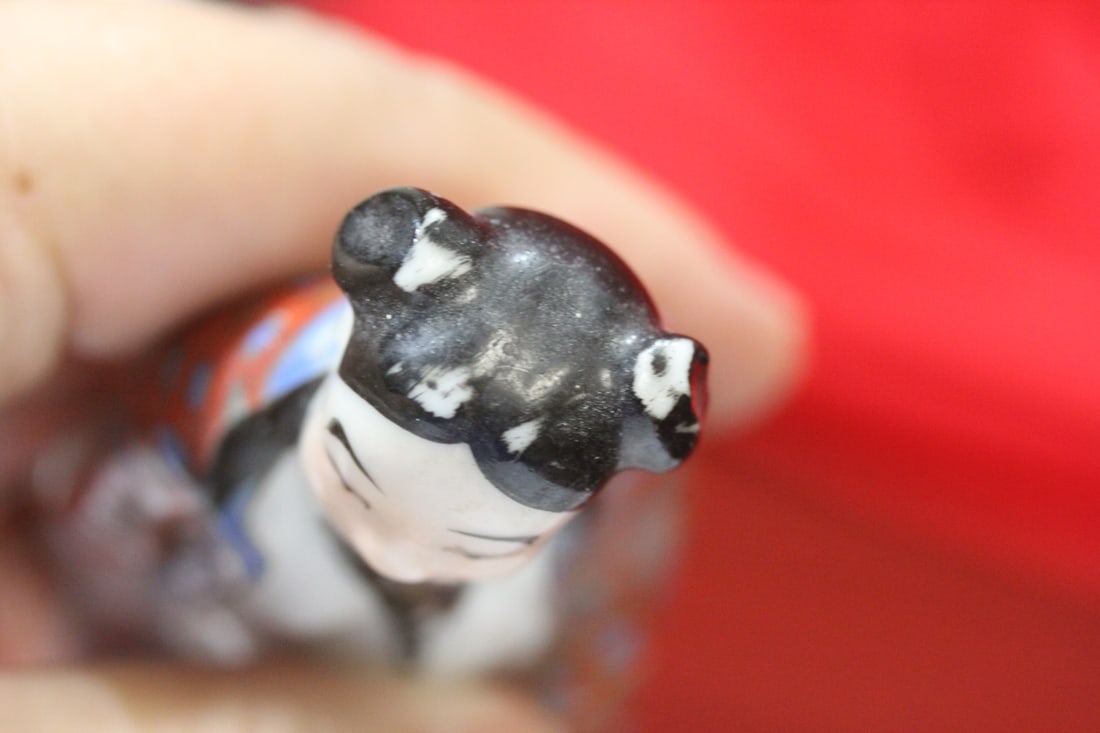 An Antique Chinese Porcelain Figurine - 6