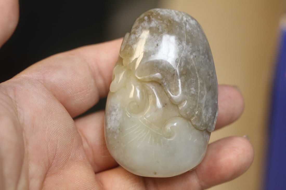 Chinese Carved Jade Snuff Bottle - 2