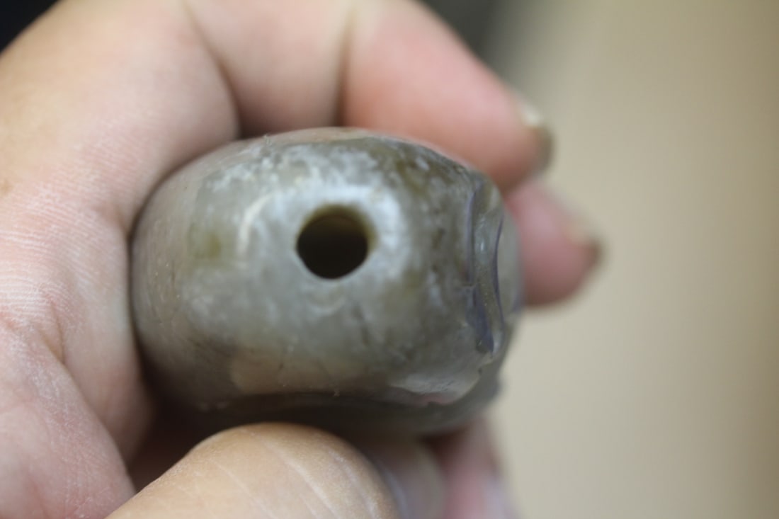 Chinese Carved Jade Snuff Bottle - 4