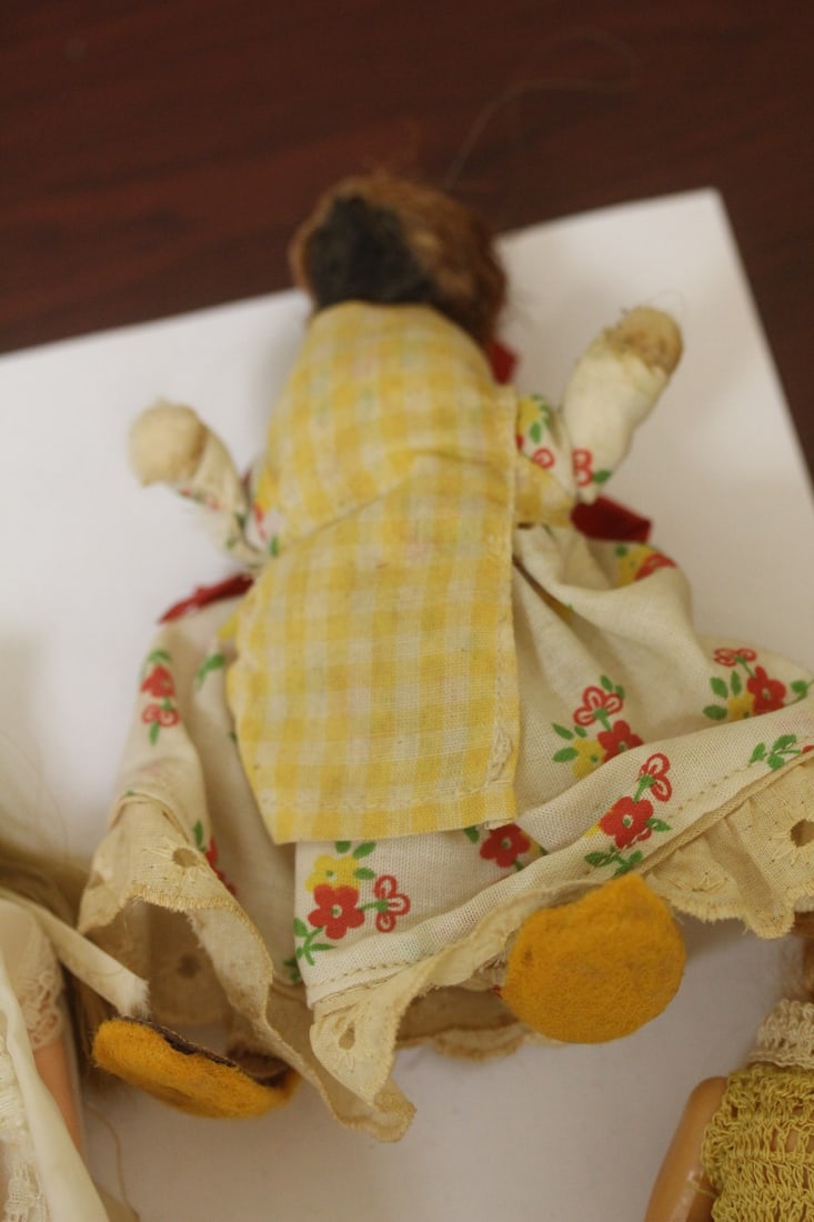 Lot of 4 Vintage Dolls - 4