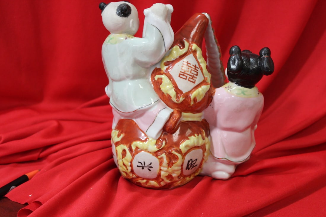 A Chinse Boy and Girl Figurine - 3