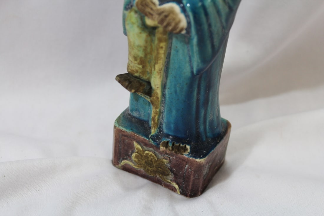 An Antique Chinese Clay Figurine - 2