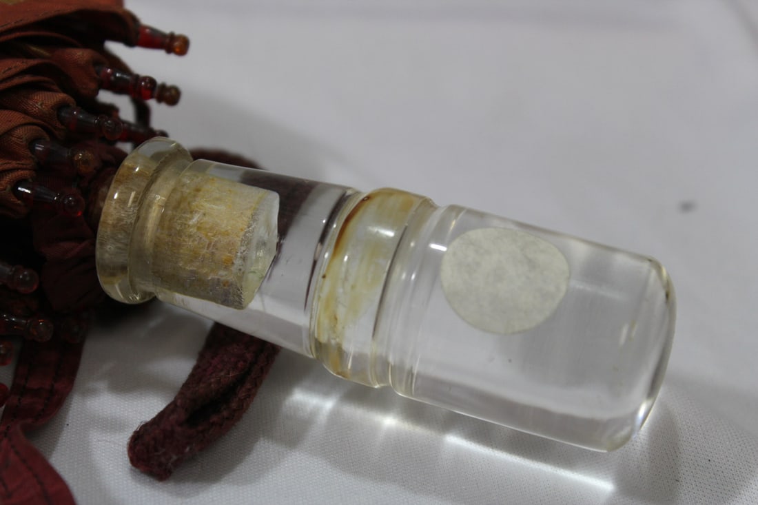 A Lucite Handle Umbrella - 3