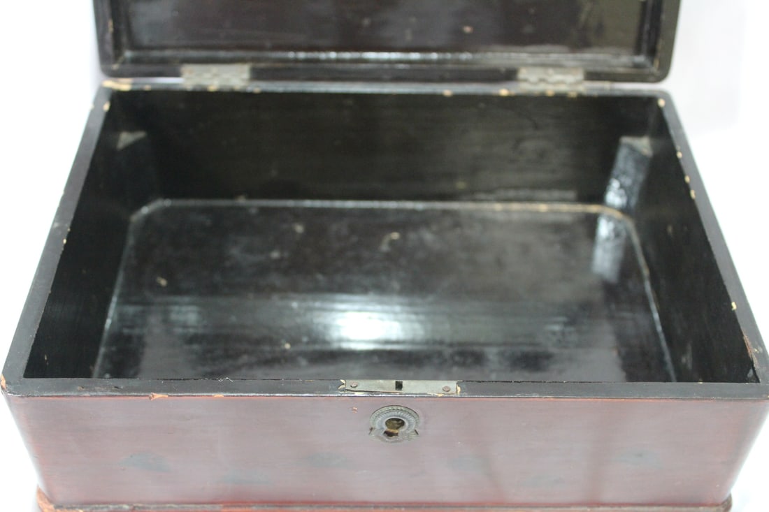 A Vintage Japanese Lacquer Box - 8
