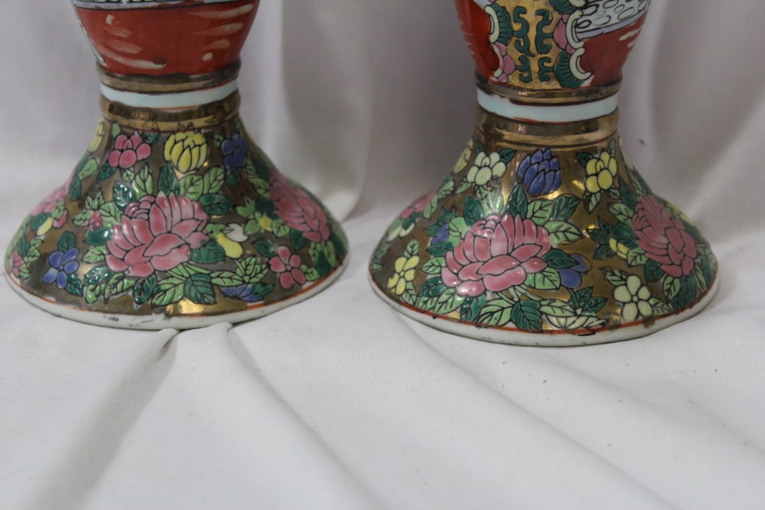 A Pair of Chinese Rose Medallion Candle Sticks - 4