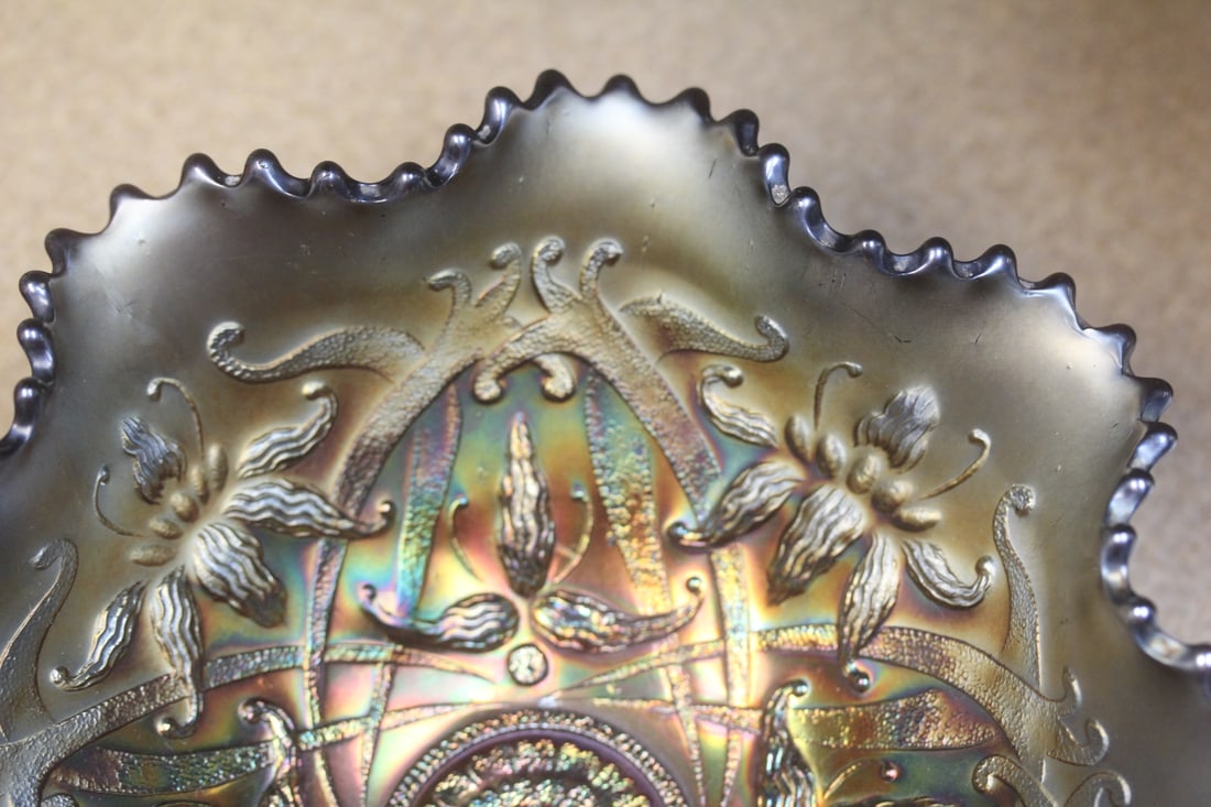 Carnival glass bowl - 4