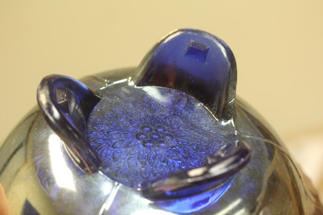 Carnival glass bowl - 7
