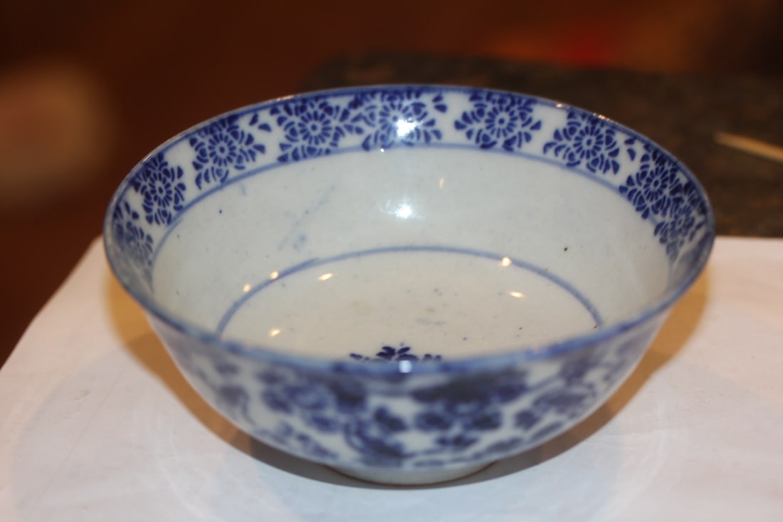 Antique Blue and White Bowl: 19th century - Chinese/Asian - 5 3/8" in diameter