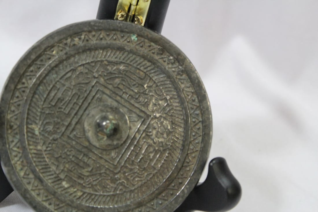 An Antique/Vintage Chinese Bronze Mirror - 2