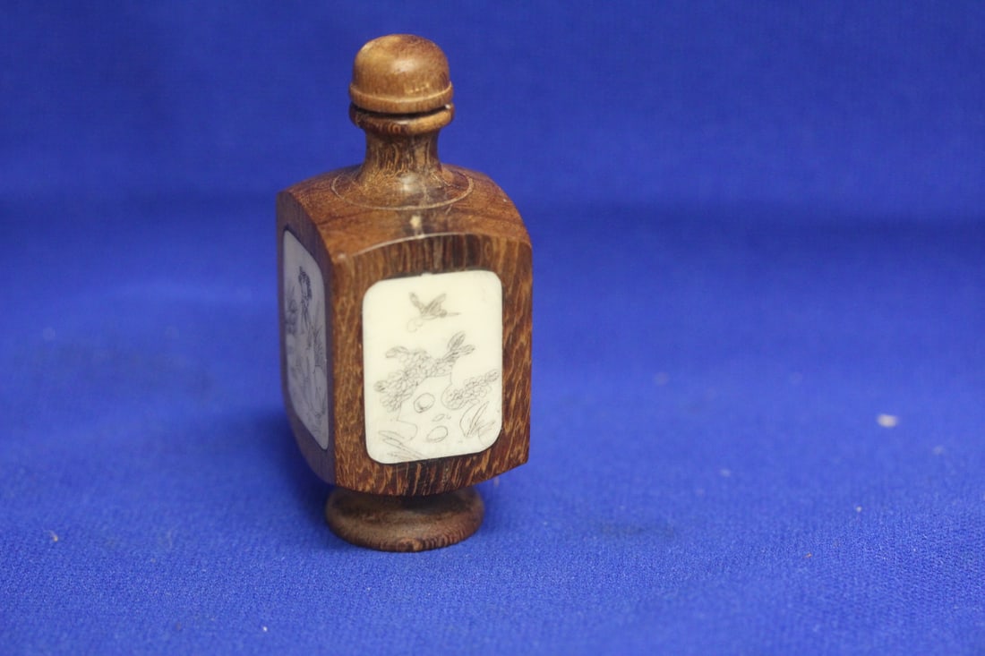 Vintage Chinese Wooden Snuff Bottle - 4