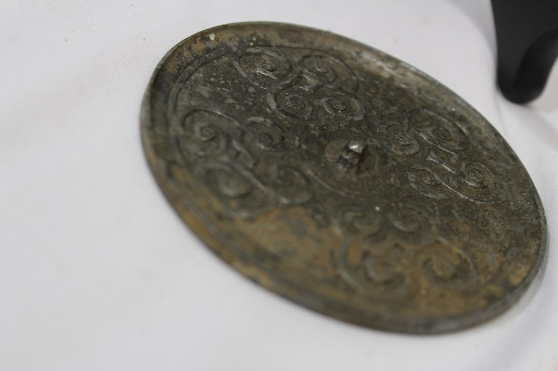 An Antique/Vintage Chinese Bronze Mirror - 4
