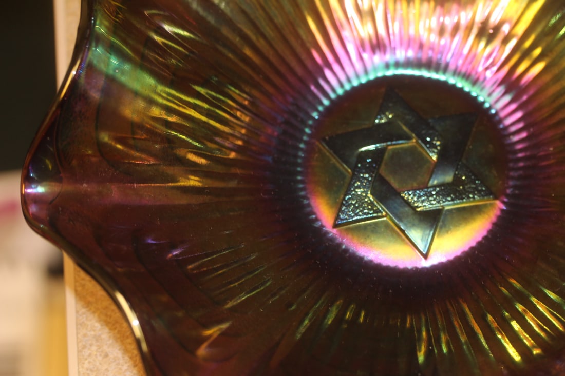 Carnival glass bowl - 4