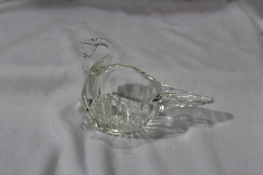 Set of 3 Glass Swan Bowls - 3