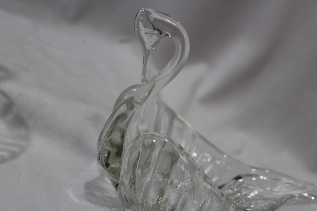 Set of 3 Glass Swan Bowls - 7
