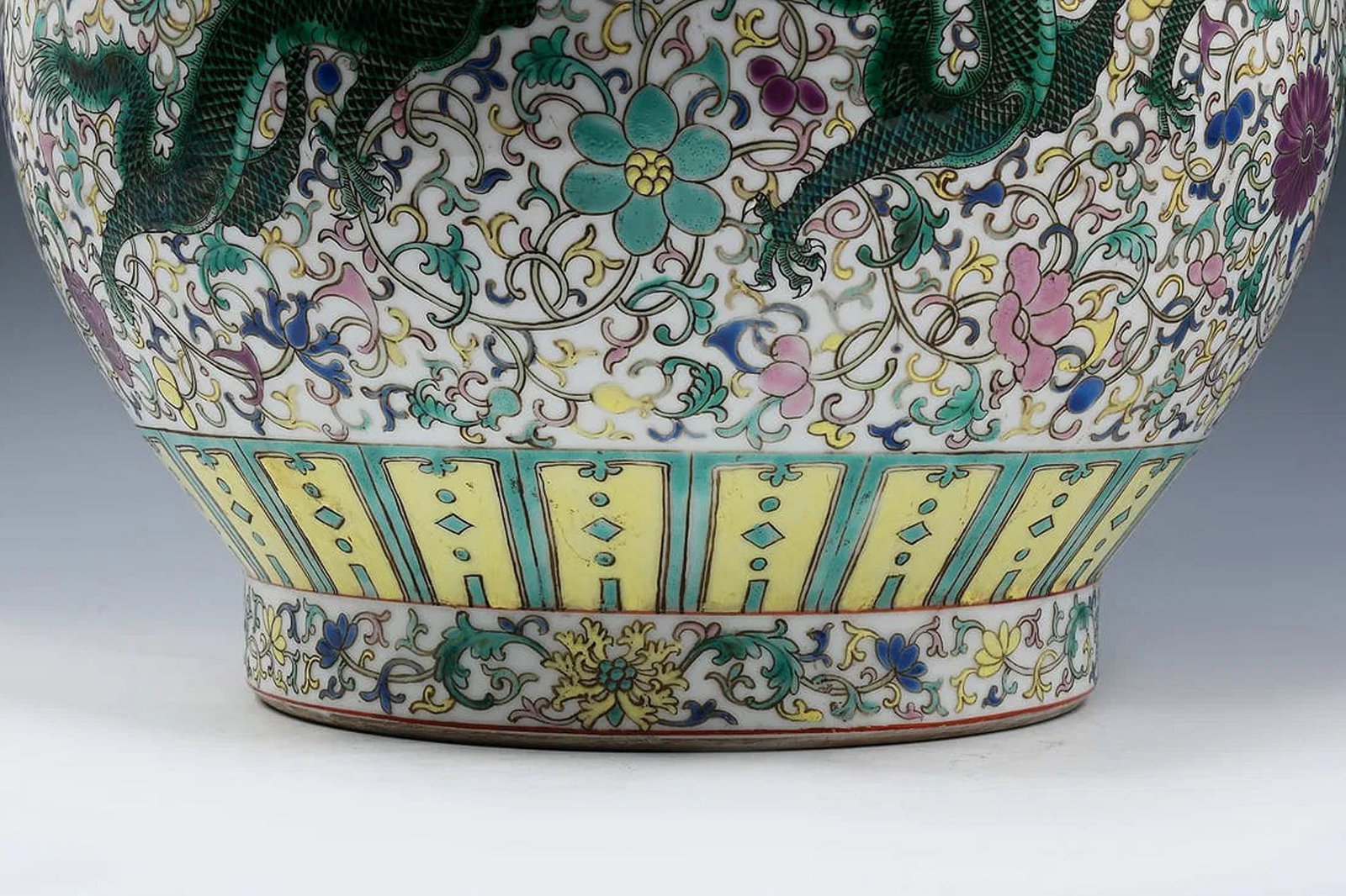 Large Chinese Famille Rose Porcelain Vase - 5