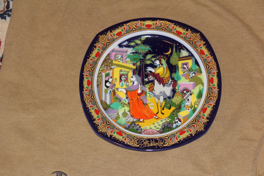 Rosenthal Bjorn Wiinblad 1989 Chirstmas Plate: studio line - 11 inches in diameter