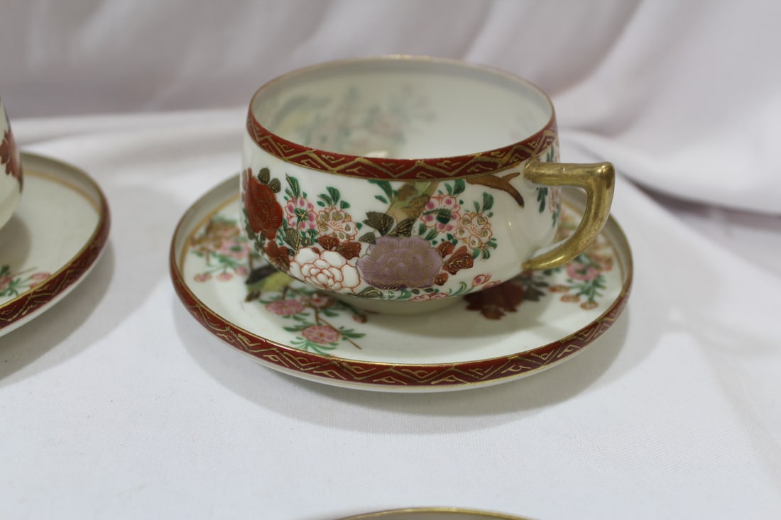 A Set of 4 Kutani Cup and Saucer - 2