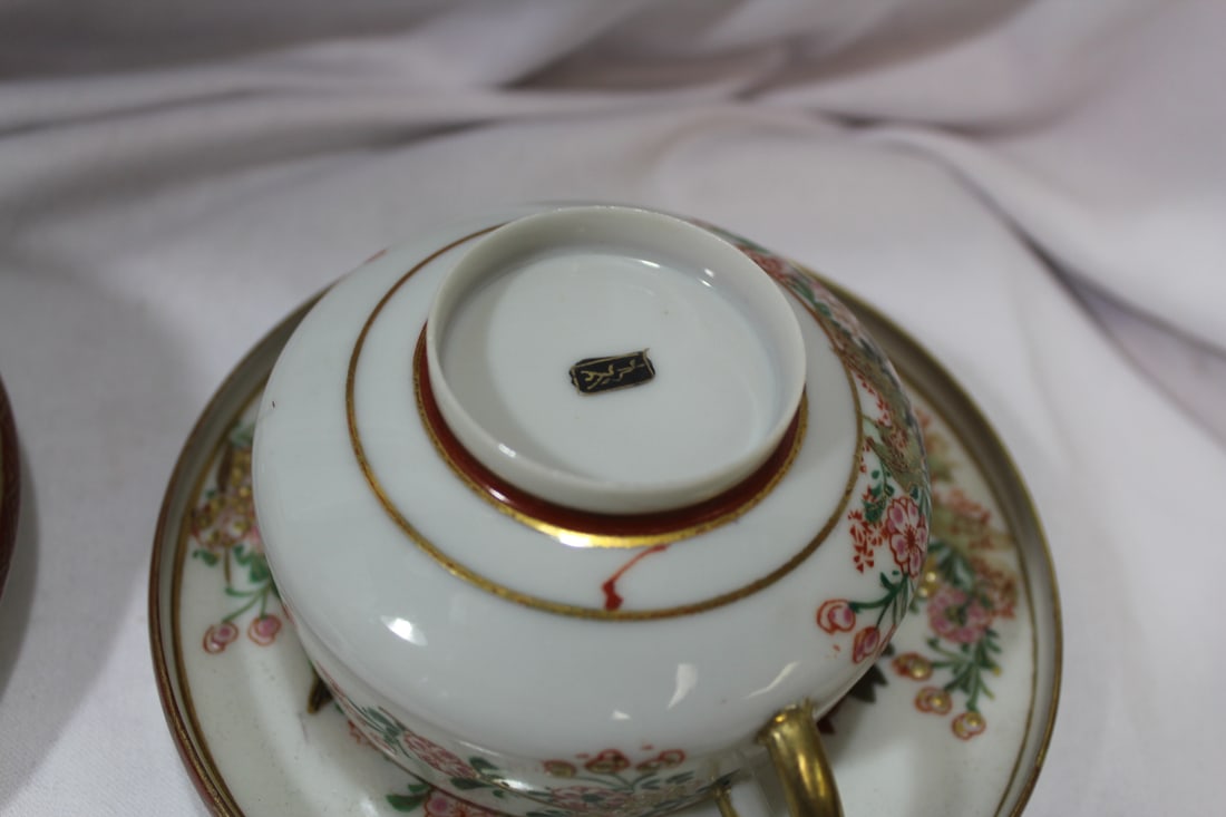 A Set of 4 Kutani Cup and Saucer - 5