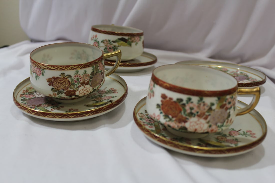 A Set of 4 Kutani Cup and Saucer - 8