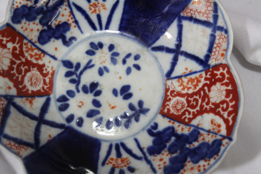 An Antique Japanese Imari Floral Shape Bowl - 2