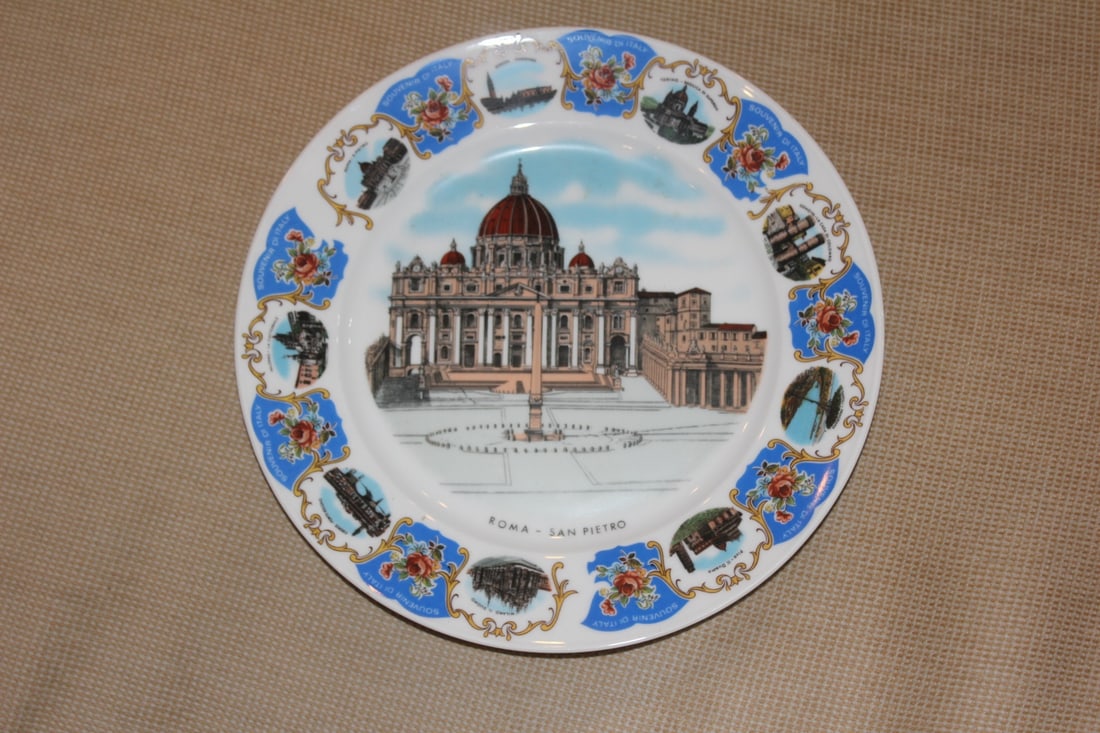 A Roma-San Pietro Ceramic Plate: 10" in diameter