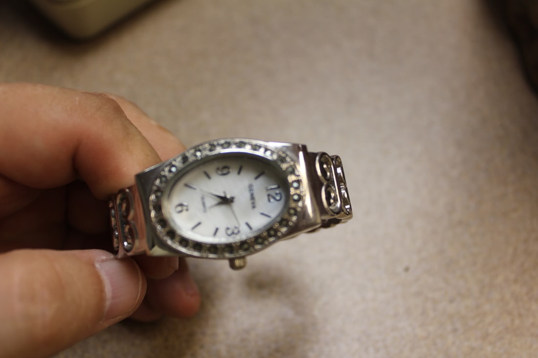 Geneva Quartz Watch: running