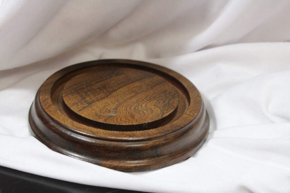 A Vase Stand: inside diameter= 3 inches