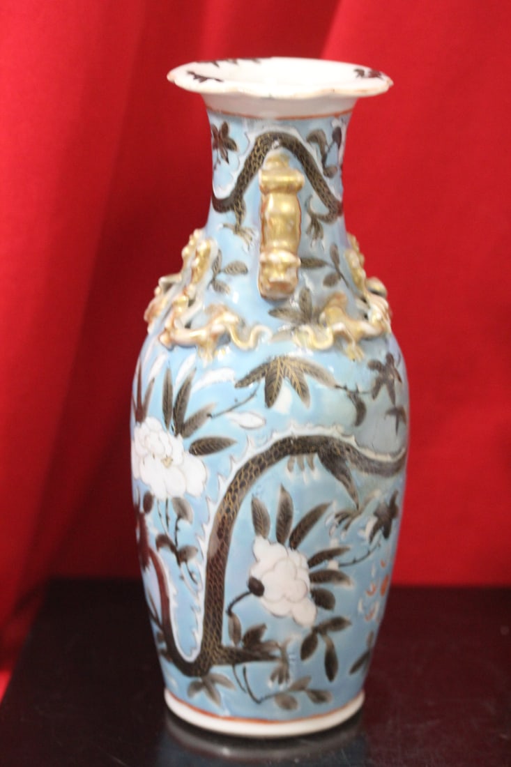 An Antique Chinese Vase - 2