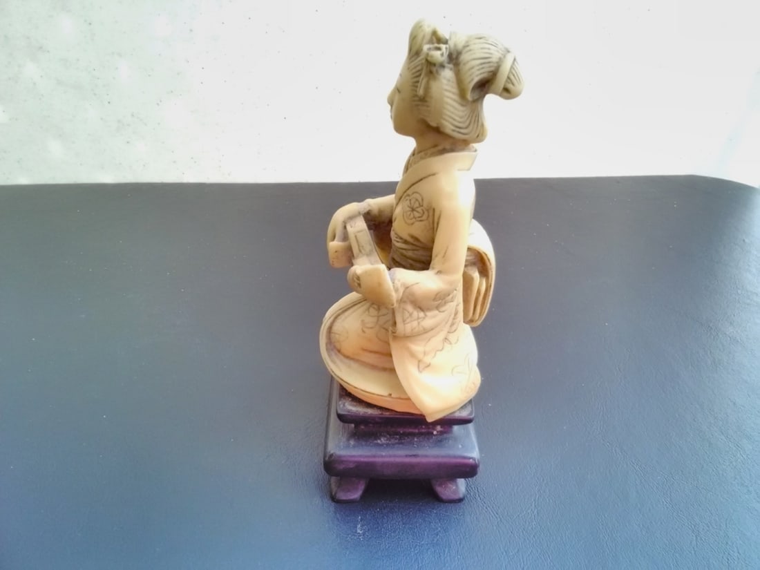 A Japanese Mid Century Resin Musician Figurine - 4