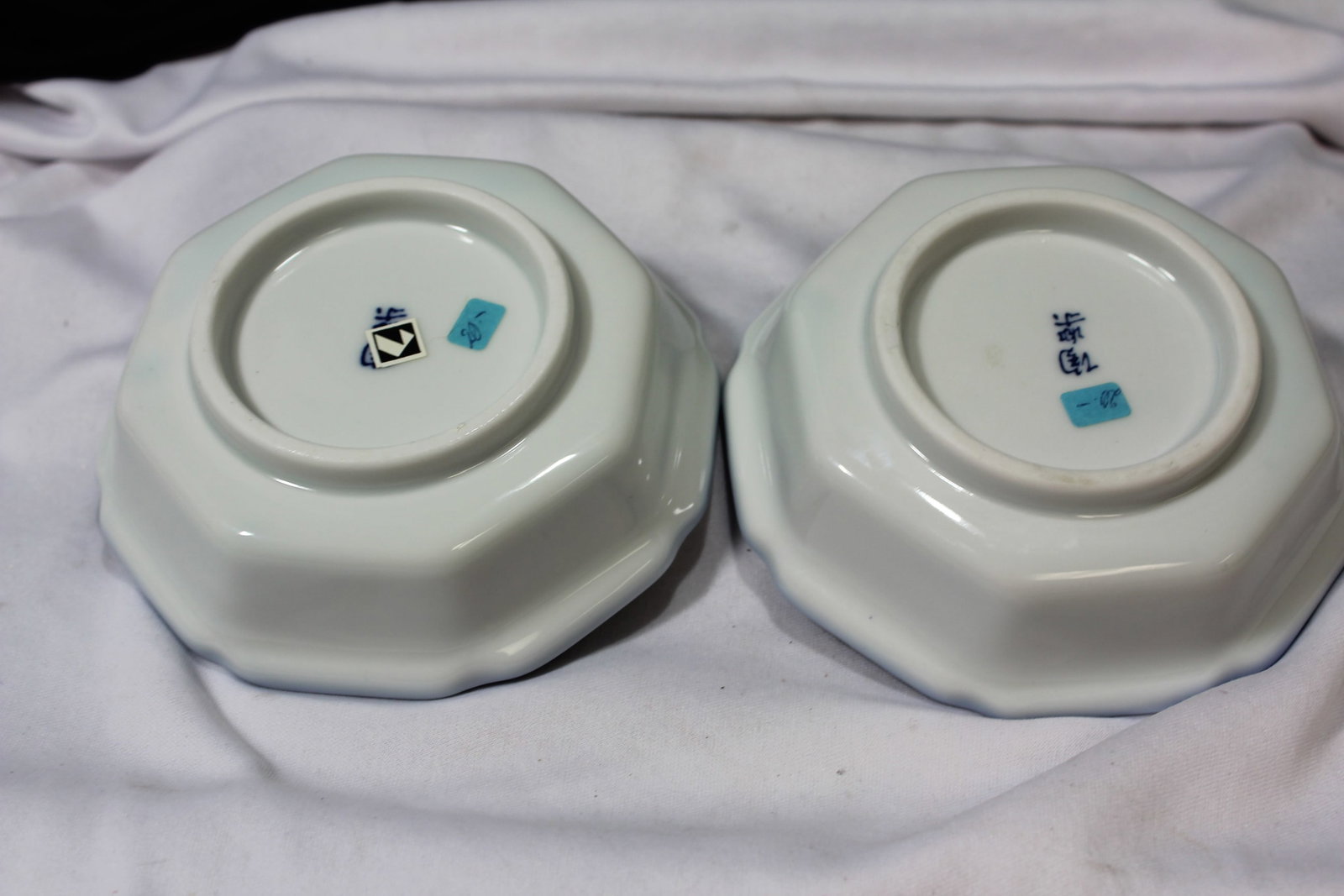 Set of 2 Signed Oriental studio Porcelain Bowls - 2