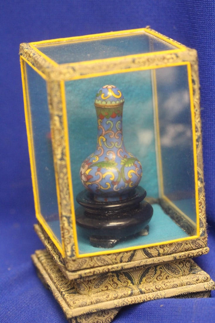 Chinese Miniature Cloisonne Snuff Bottle - 2