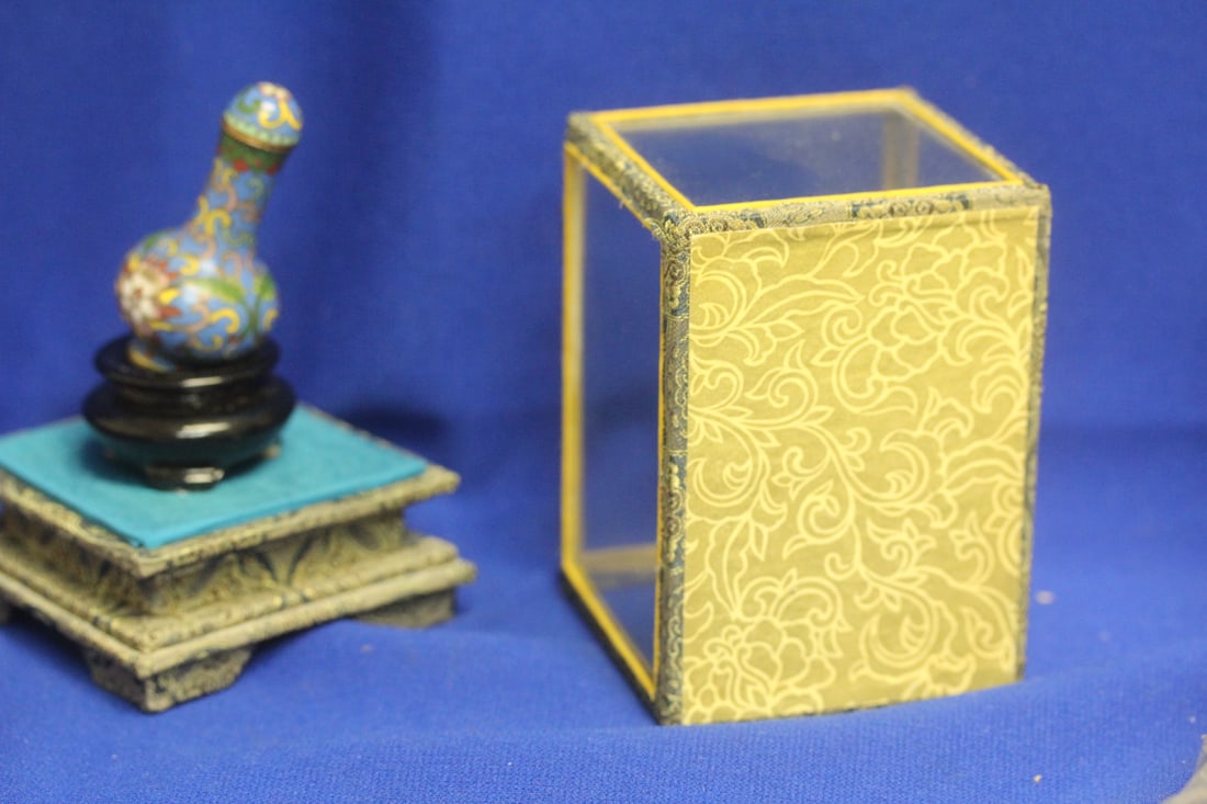 Chinese Miniature Cloisonne Snuff Bottle - 3