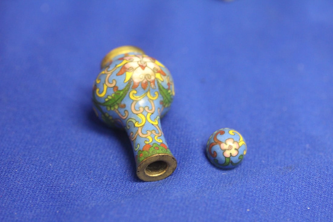 Chinese Miniature Cloisonne Snuff Bottle - 4
