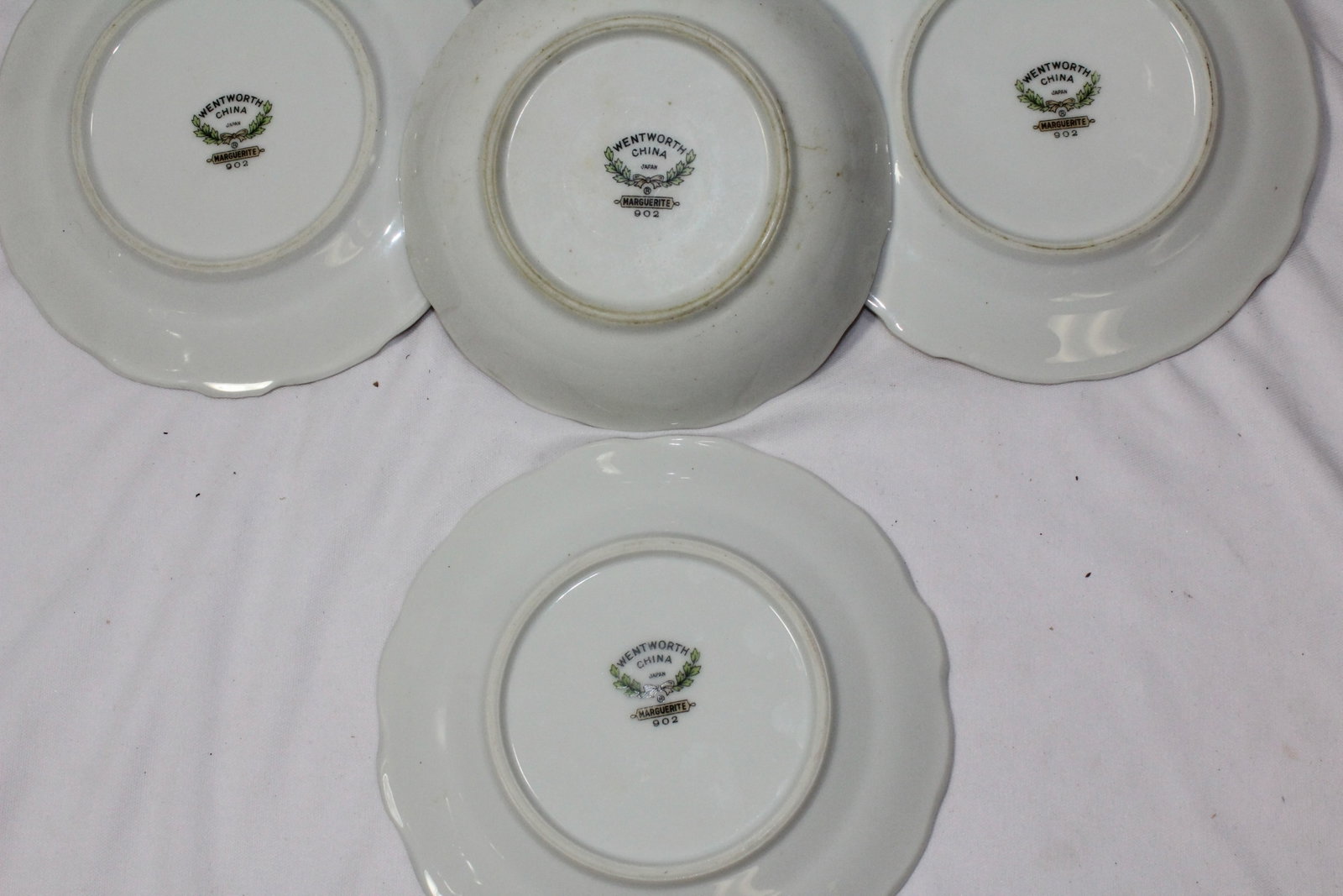 Lot of 4 Dishes/Plates - 2