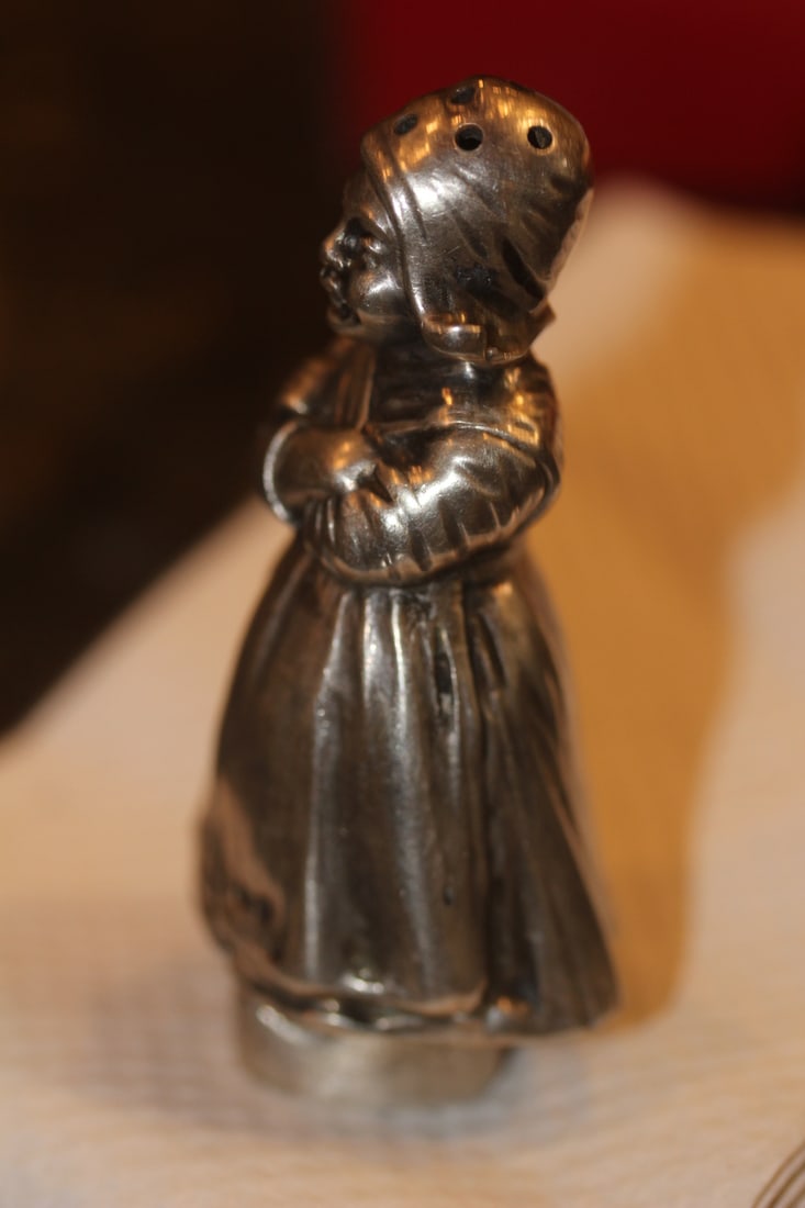 Single Sterling Silver Figeral Shaker - 8