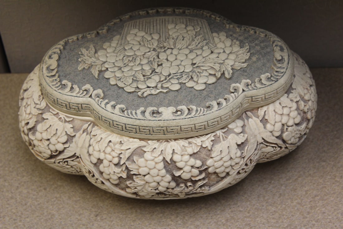 Well Carved Chinese Box - 3