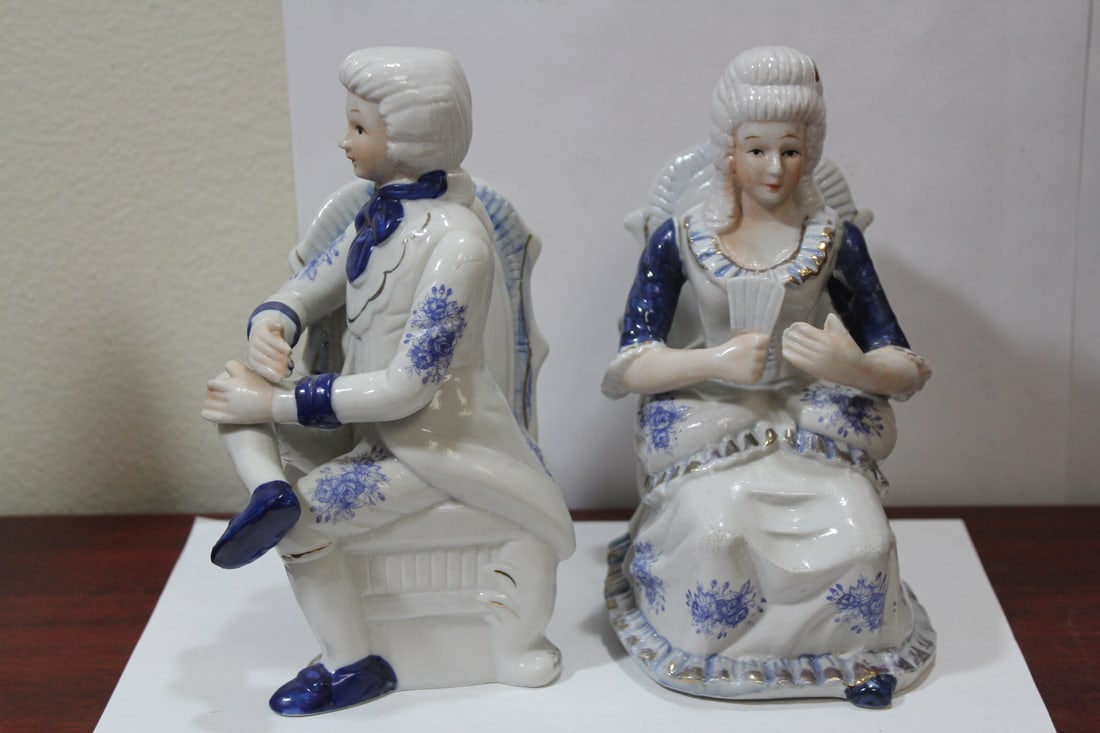 A Ceramic George and Martha Washington Figure - 2