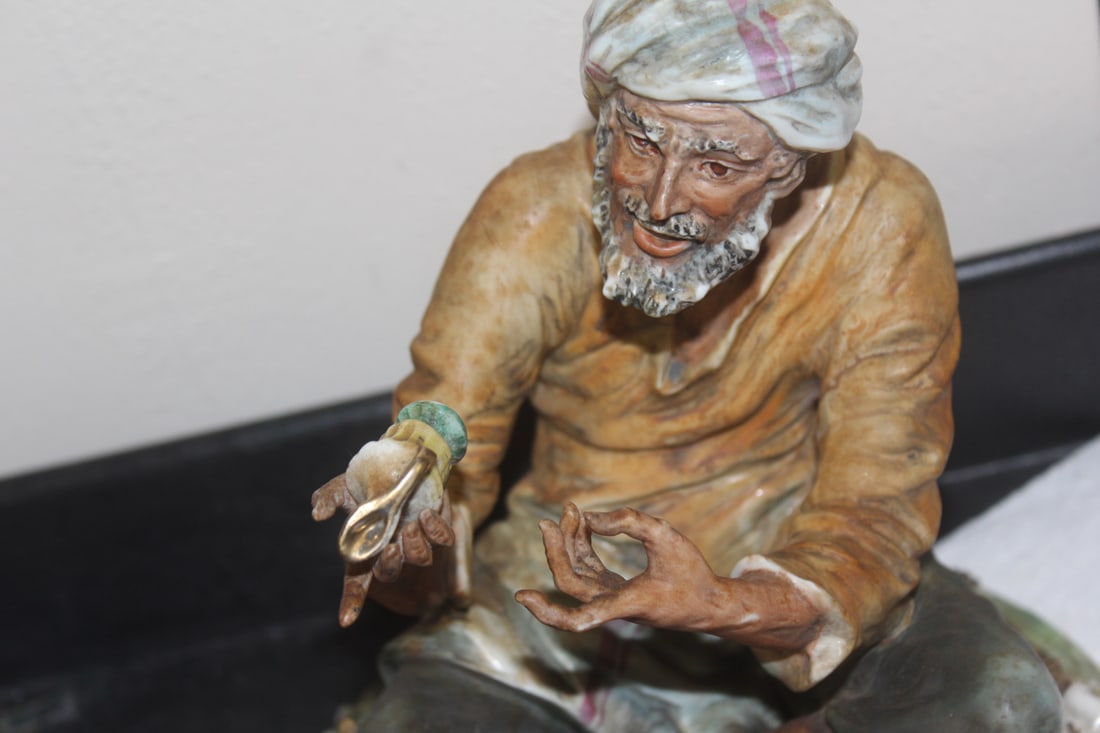 Capodimonte Persian Figure of a Merchant - 4