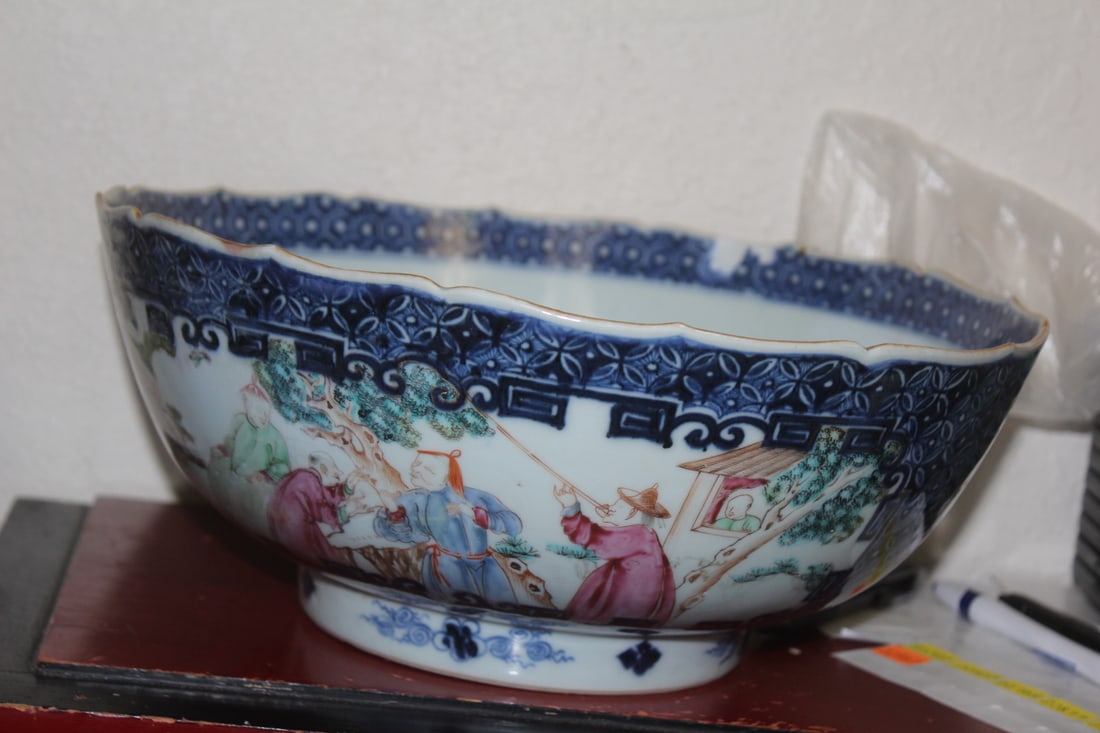 Large Chinese Export Center Bowl - 4