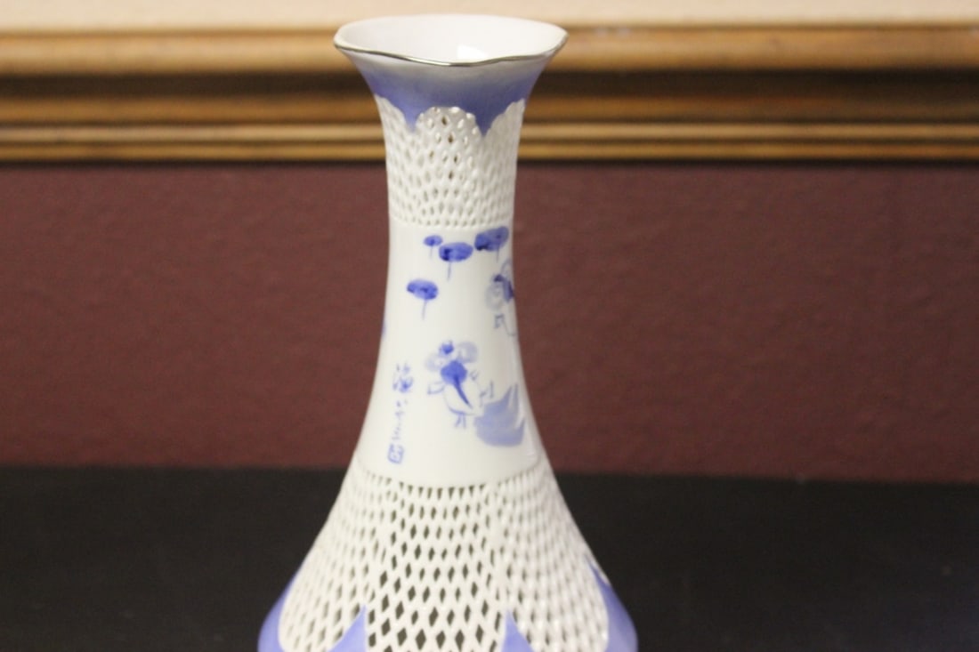 An Antique/Vintage Recticulated Signed Chinese or Japanese Blue and White Vase - 4