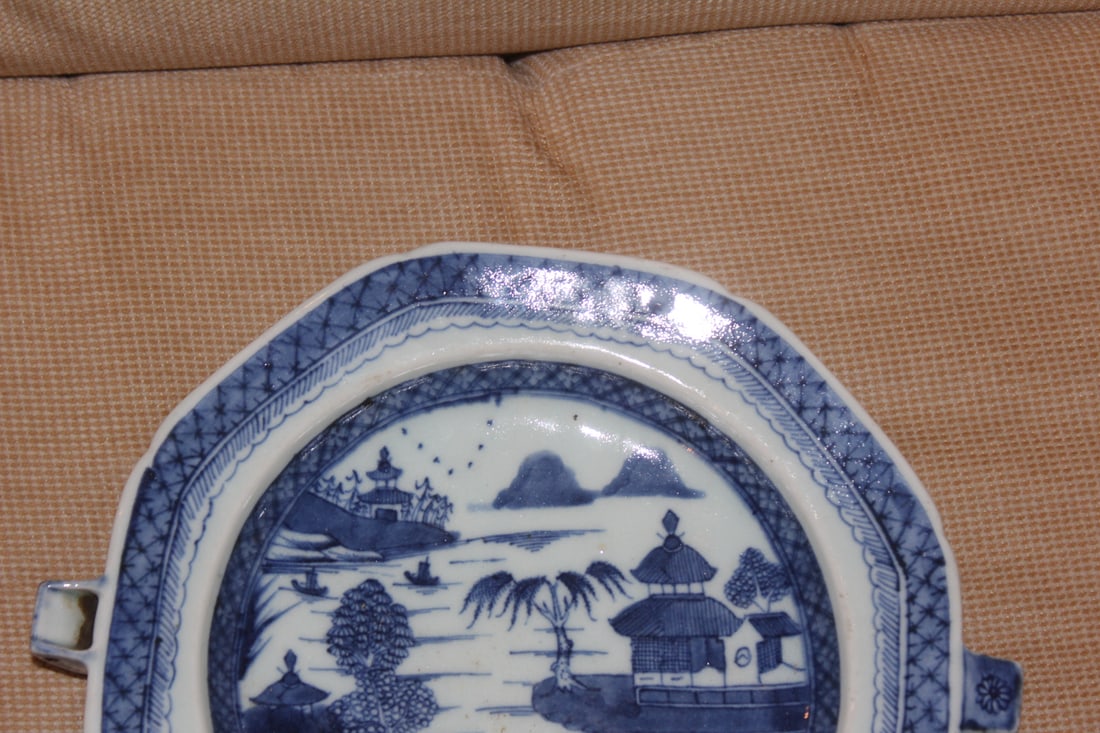 Chinese Export Porcelain Warmer - 2
