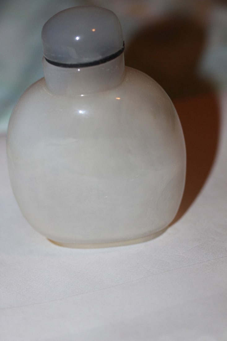 Carved Agate Snuff Bottleq - 2