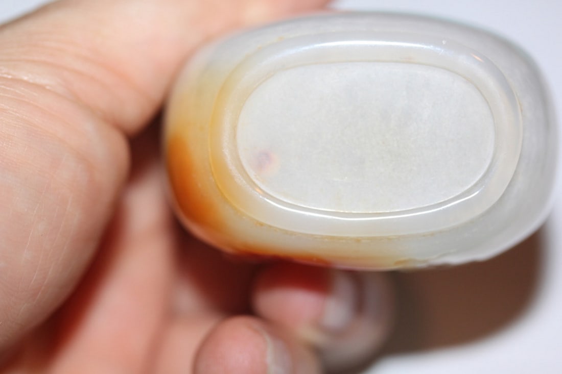 Carved Agate Snuff Bottleq - 3