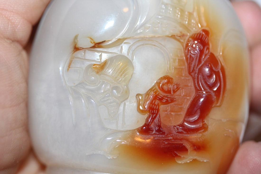 Carved Agate Snuff Bottleq - 4