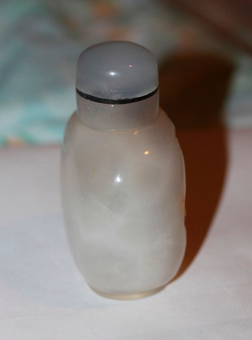 Carved Agate Snuff Bottleq - 5