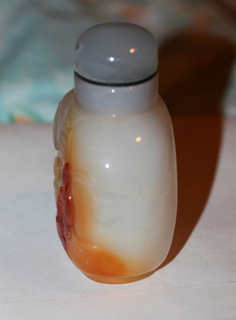 Carved Agate Snuff Bottleq - 6