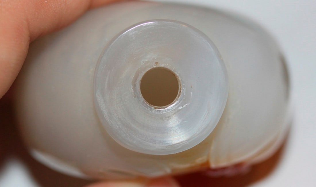 Carved Agate Snuff Bottleq - 8