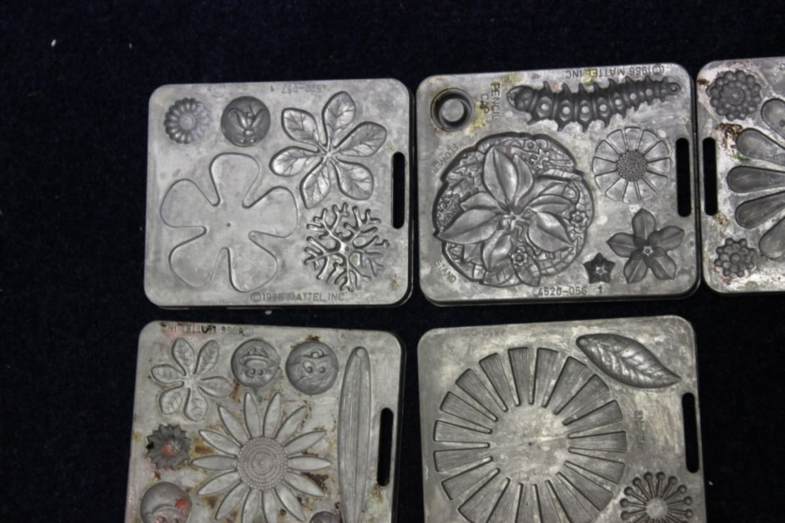 A Retro 1966 Mattel Fun Flowers Thing Making Mold - 3