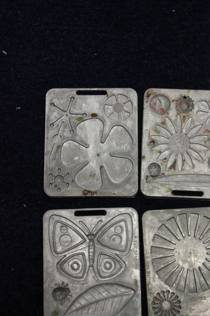 A Retro 1966 Mattel Fun Flowers Thing Making Mold - 6